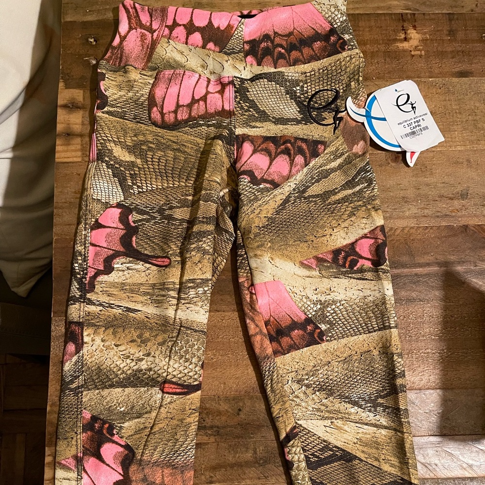 Equilibrium Activewear/ workout capris small